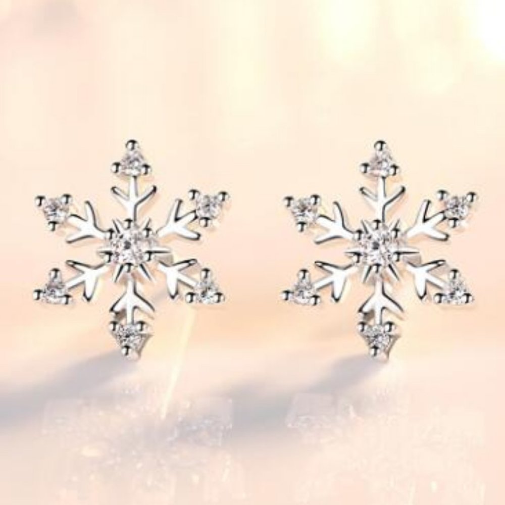 *925 Sterling Silver Diamond Snowflake Earrings B